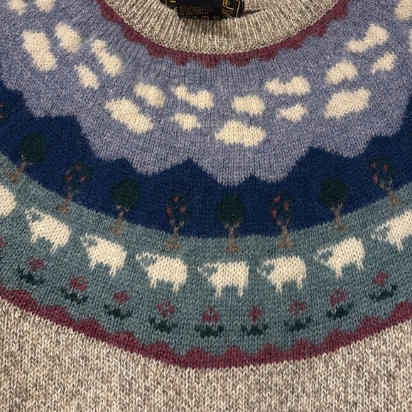 Cottage Core Vintage Lamb Fair Isle Eddie Bauer Cream and Blue Crewneck Sweater - Picture 2 of 4